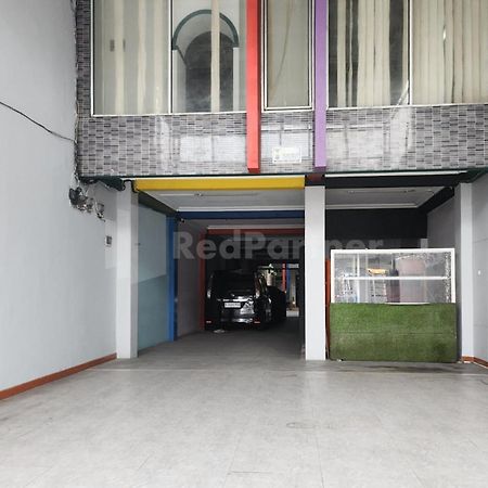 Puspita Homestay Mitra Reddoorz Бекасі Екстер'єр фото