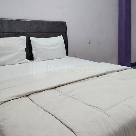 Puspita Homestay Mitra Reddoorz Бекасі Екстер'єр фото