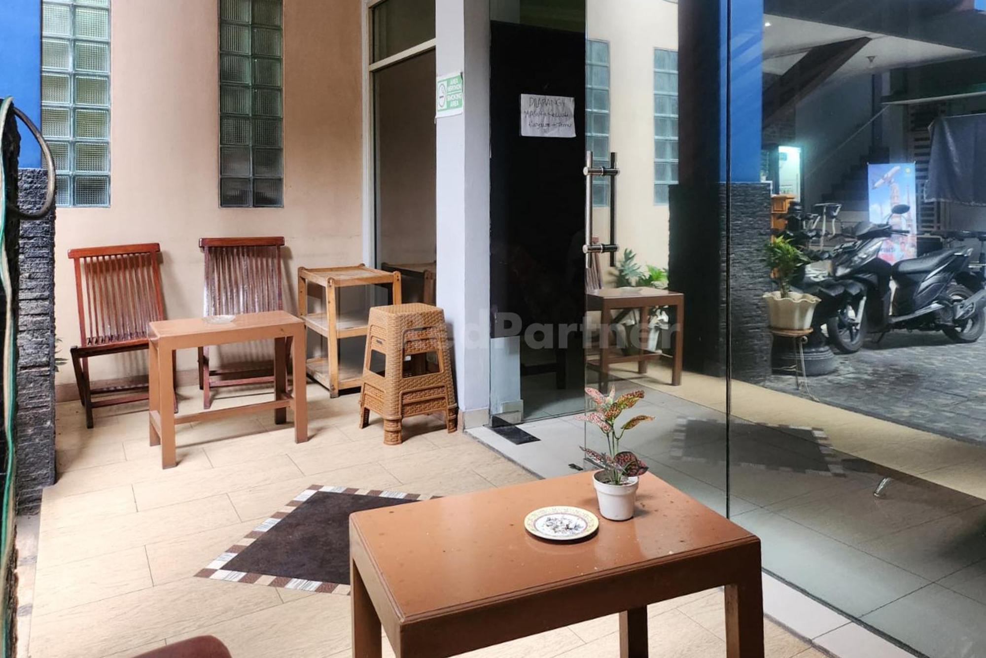 Puspita Homestay Mitra Reddoorz Бекасі Екстер'єр фото
