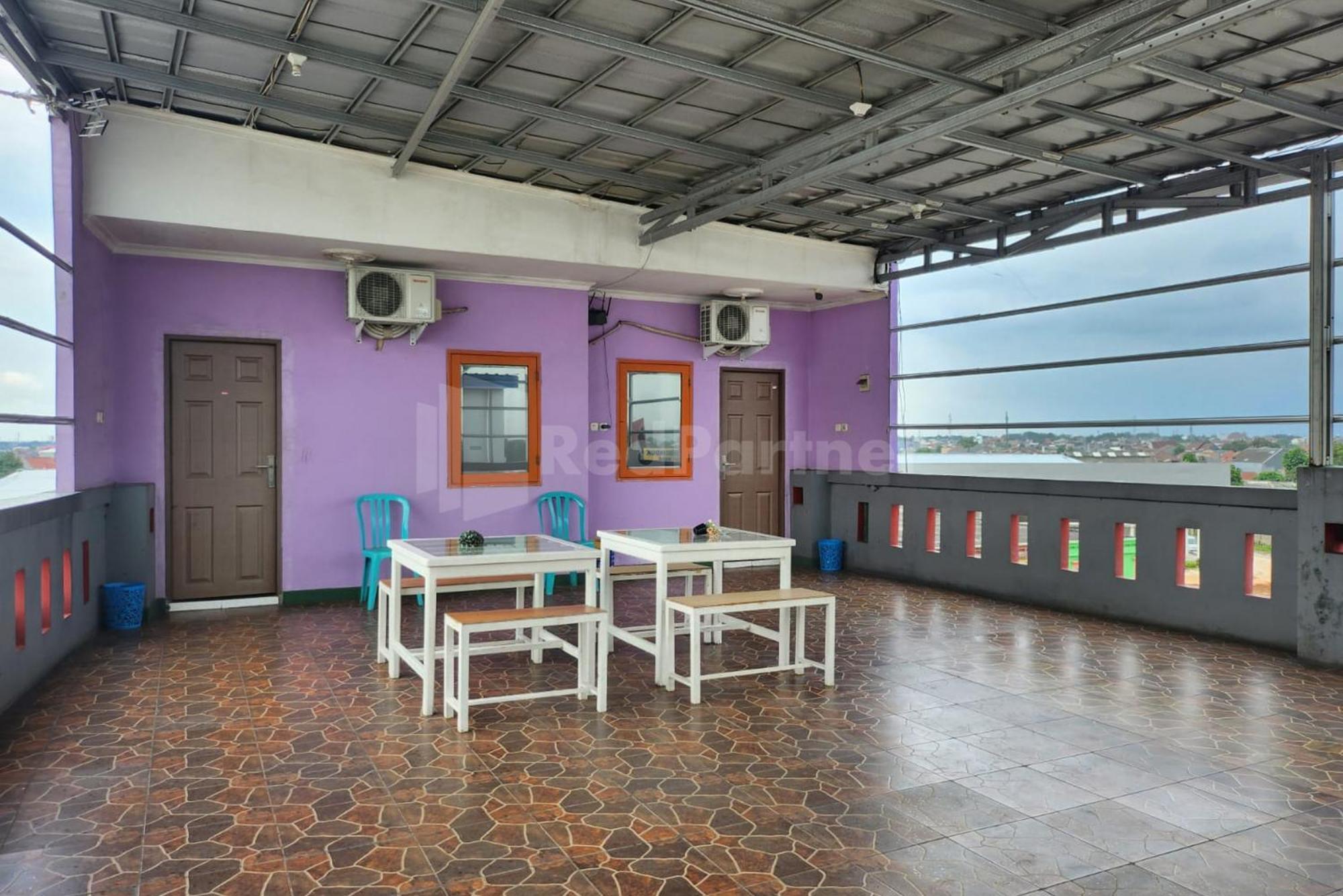 Puspita Homestay Mitra Reddoorz Бекасі Екстер'єр фото