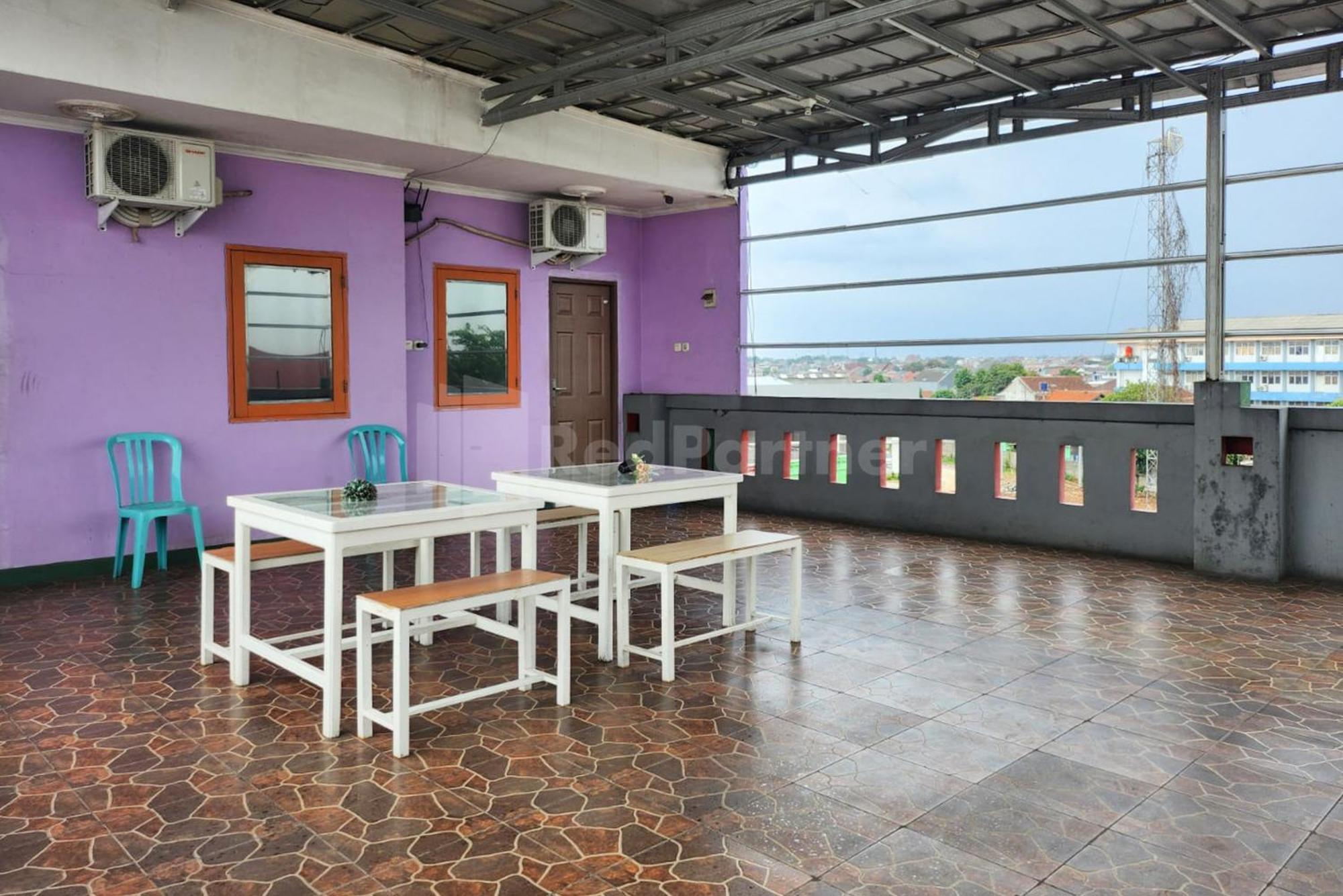 Puspita Homestay Mitra Reddoorz Бекасі Екстер'єр фото