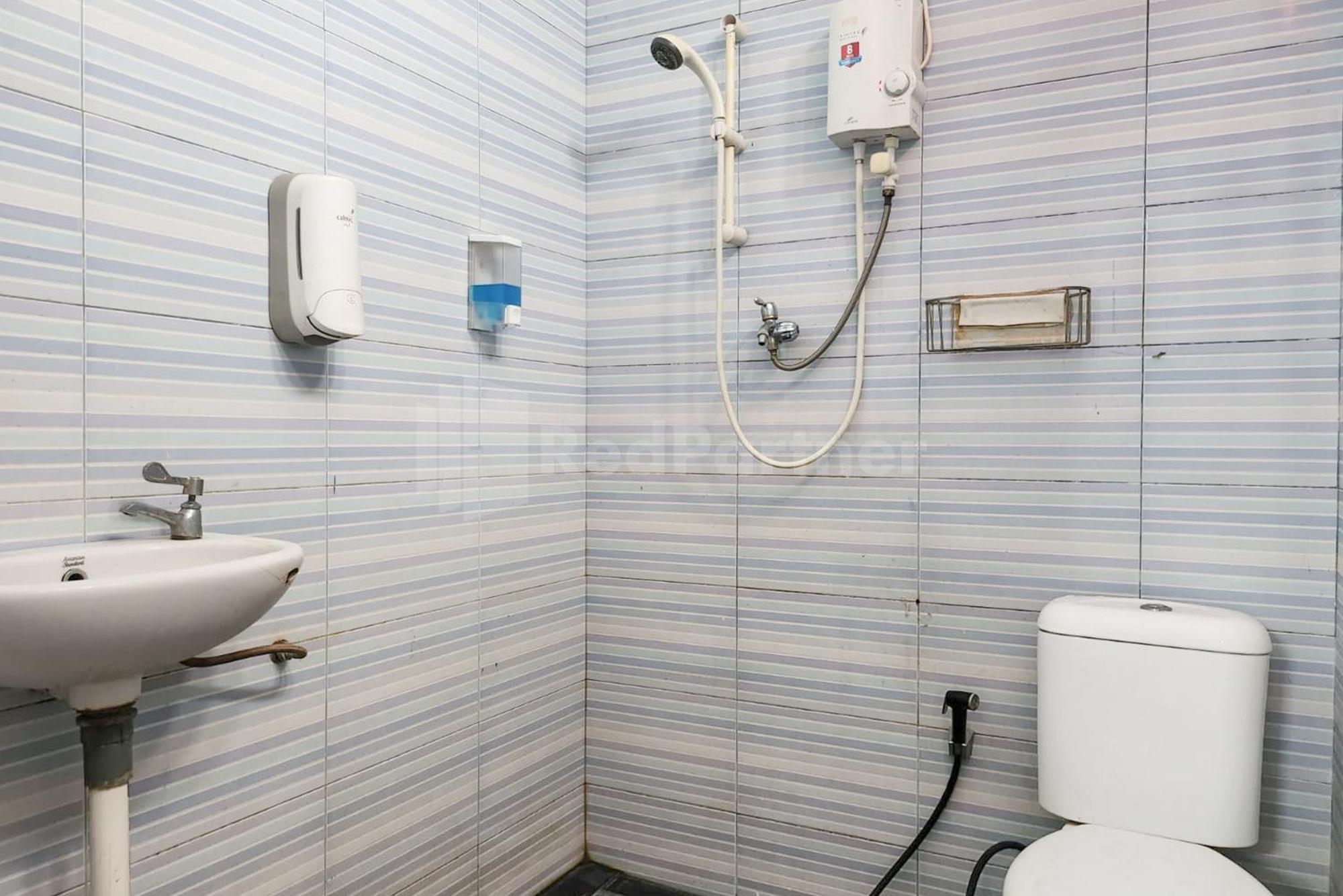 Puspita Homestay Mitra Reddoorz Бекасі Екстер'єр фото